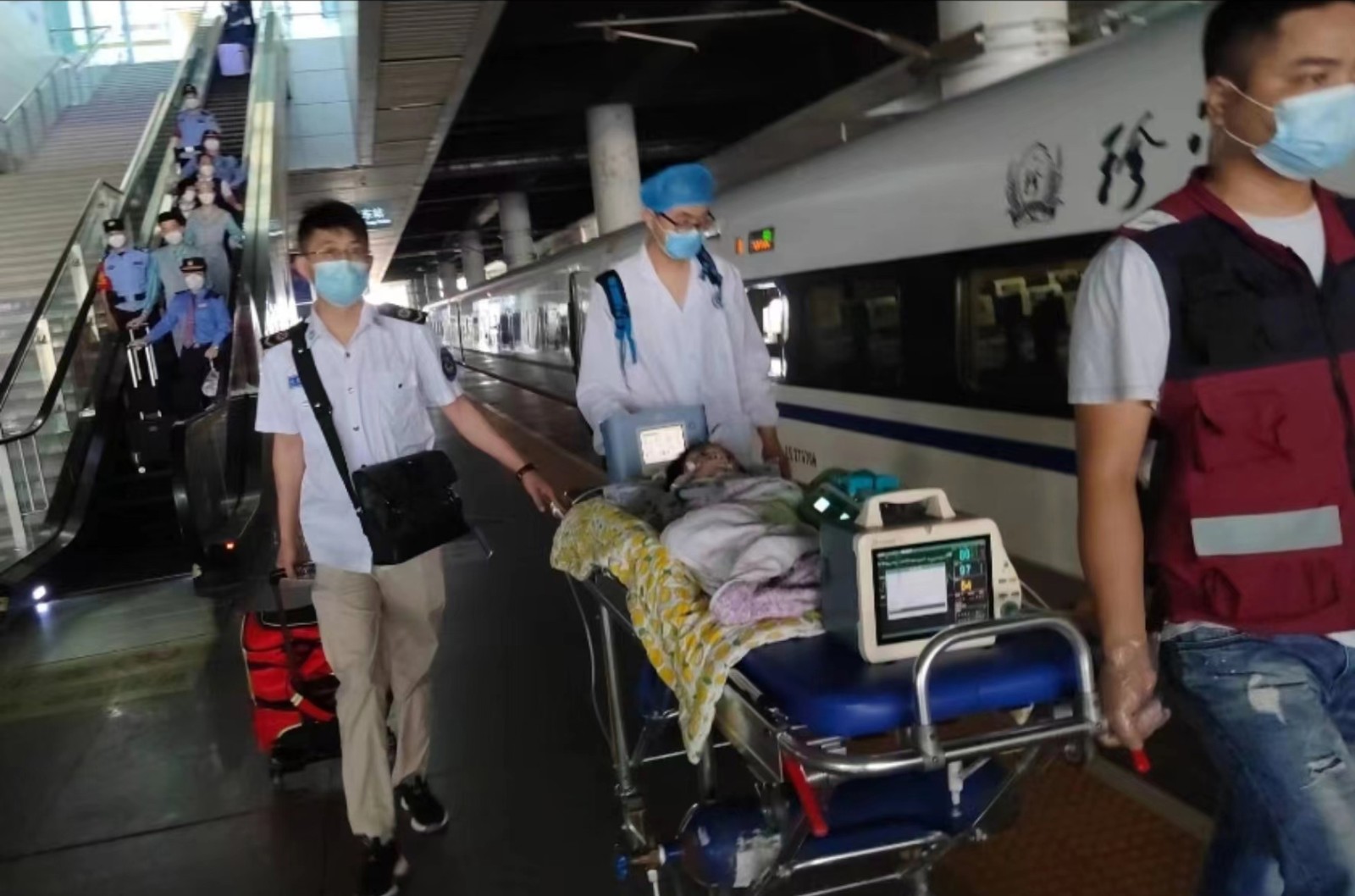 囊谦县高铁转运公司